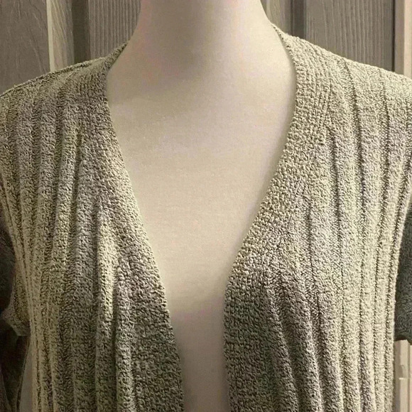 No Boundaries gray open sweater/cardigan ribbed with pockets & lace up back - Picture 4 of 10